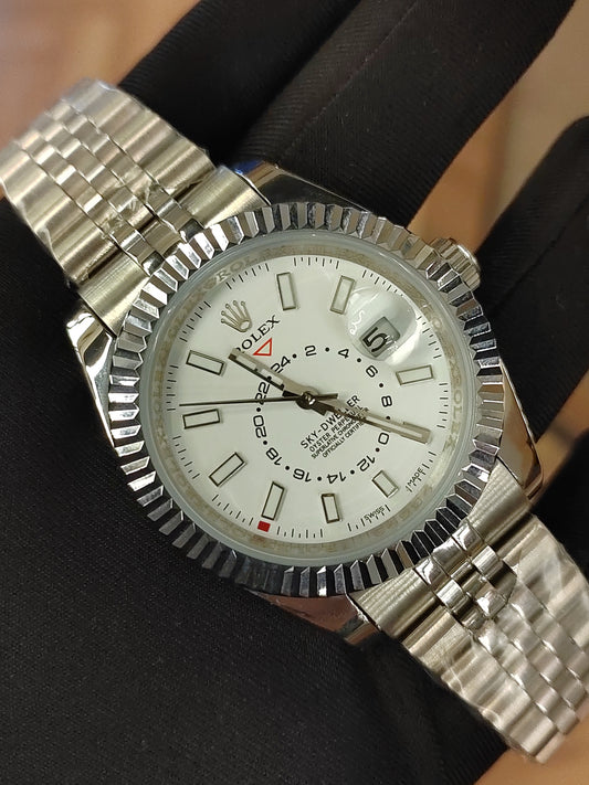 ساعة سكاي دويلر - مينا بيضاء