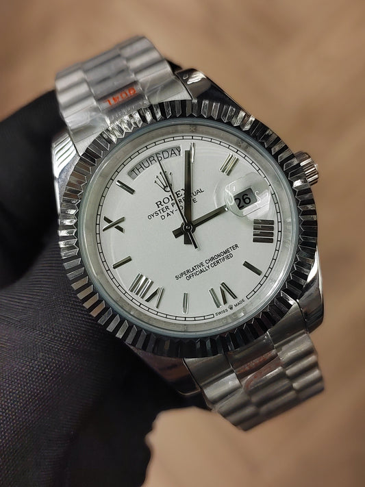 ساعة  داي ديت - مينا بيضاء